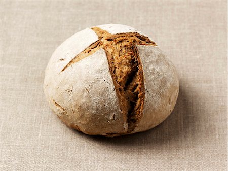 A round loaf of bread Stock Photo - Premium Royalty-Free, Code: 659-03532592