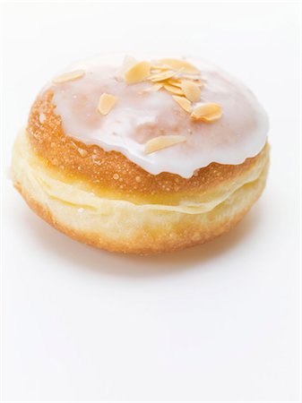 simsearch:659-01854280,k - Iced doughnut with flaked almonds Fotografie stock - Premium Royalty-Free, Codice: 659-03532683
