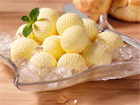 fat type - Butter balls on ice Stock Photo - Premium Royalty-Free, Code: 659-03532729