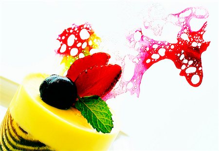 simsearch:659-01854143,k - Mango confection with caramel decoration Foto de stock - Royalty Free Premium, Número: 659-03532761