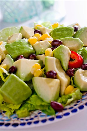 simsearch:659-08941093,k - Fresh Avocado Salad Foto de stock - Sin royalties Premium, Código: 659-03532826