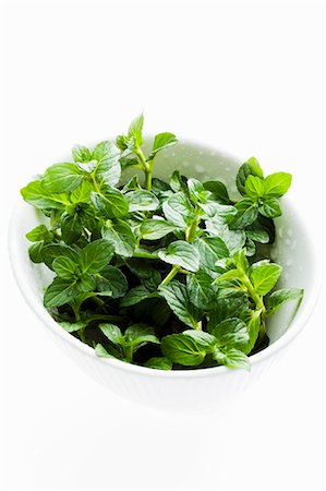 simsearch:659-01842314,k - Fresh peppermint in white bowl Stock Photo - Premium Royalty-Free, Code: 659-03532852