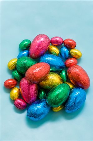 Chocolate Easter eggs in coloured foil Stock Photo - Premium Royalty-Free, Code: 659-03532868