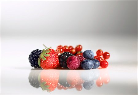 Fresh berries Foto de stock - Sin royalties Premium, Código: 659-03532964