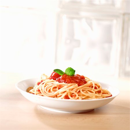 simsearch:659-07610171,k - Spaghetti with tomato sauce and basil Stock Photo - Premium Royalty-Free, Code: 659-03532977