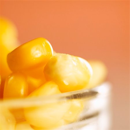 Sweetcorn kernels in a small glass bowl Foto de stock - Sin royalties Premium, Código: 659-03533020