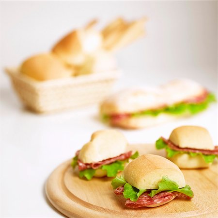 simsearch:659-03530038,k - Salami and lettuce panini Stock Photo - Premium Royalty-Free, Code: 659-03533045