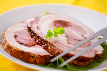 spesso - Two thick slices of smoked ham Fotografie stock - Premium Royalty-Free, Codice: 659-03533093