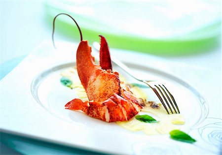 Lobster on pineapple carpaccio Foto de stock - Sin royalties Premium, Código: 659-03533154