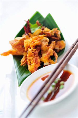 Friture de crevettes et calamars à la sauce de soja Photographie de stock - Premium Libres de Droits, Code: 659-03533157