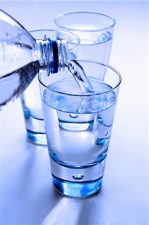 streaming (flow of movement) - Pouring a glass of mineral water Stock Photo - Premium Royalty-Free, Code: 659-03533168