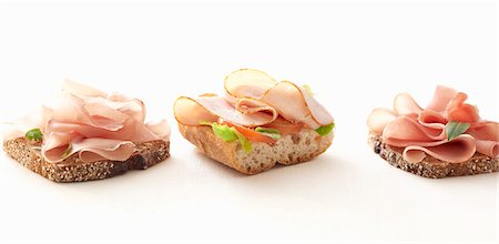 Trois sandwichs ouverts au jambon Photographie de stock - Premium Libres de Droits, Code: 659-03533322