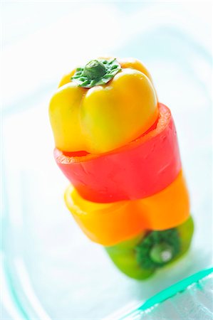 simsearch:659-06495283,k - Tower of red, yellow and green pepper slices Foto de stock - Sin royalties Premium, Código: 659-03533353