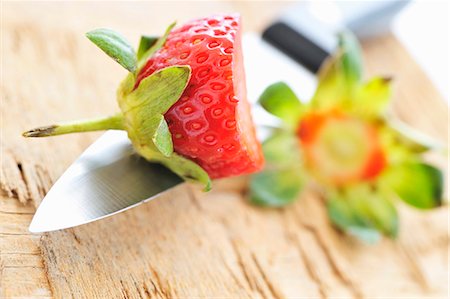 simsearch:659-01866279,k - Strawberry with the tip cut off Stock Photo - Premium Royalty-Free, Code: 659-03533514