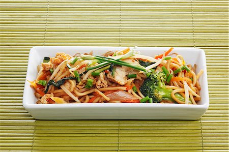 Fried noodles with vegetables (Thailand) Foto de stock - Sin royalties Premium, Código: 659-03533574