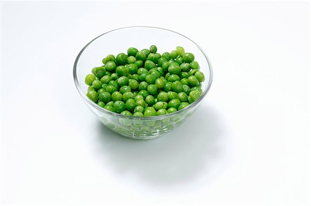 Freshly shelled peas in a dish Foto de stock - Sin royalties Premium, Código: 659-03533615