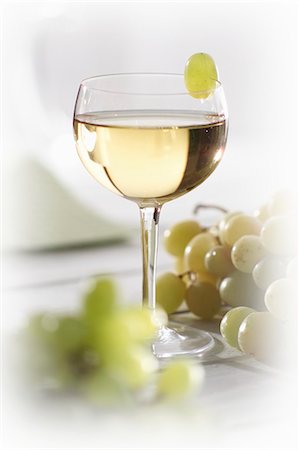 simsearch:659-02213271,k - Grape juice in glass, green grapes Foto de stock - Royalty Free Premium, Número: 659-03533652