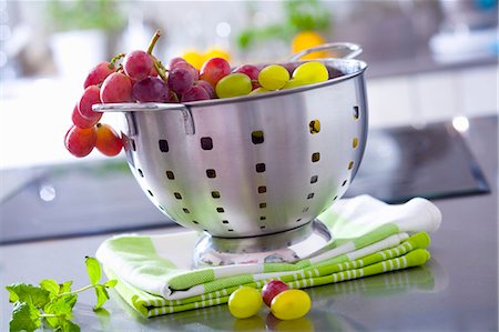 strainer - Grapes in a colander Stock Photo - Premium Royalty-Free, Code: 659-03533712