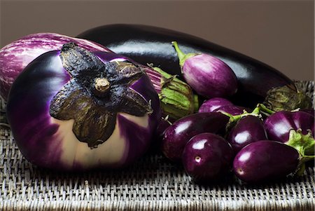 simsearch:659-03526280,k - Variety of Types of Eggplants Foto de stock - Sin royalties Premium, Código: 659-03533758