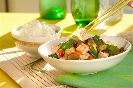 Stir-fried tofu and vegetables with rice Foto de stock - Sin royalties Premium, Código: 659-03533812