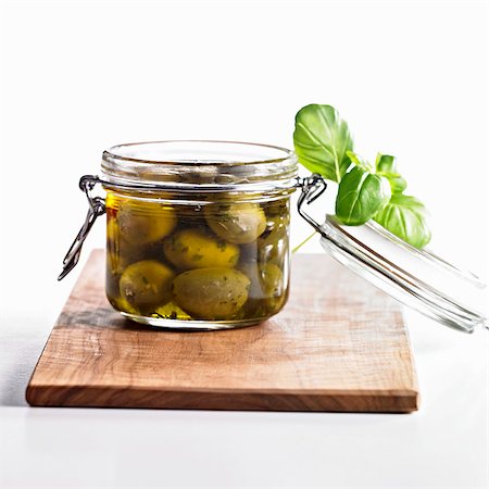 simsearch:659-03537037,k - Pickled green olives Foto de stock - Royalty Free Premium, Número: 659-03533879
