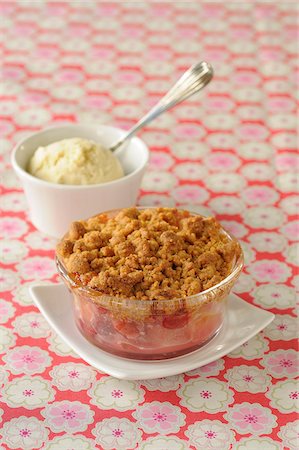 Apple,pear and cranberry crumble,verbana ice cream Stock Photo - Premium Royalty-Free, Code: 652-05806653