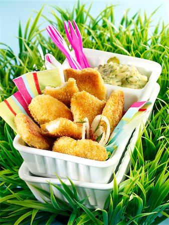 simsearch:652-03803779,k - Seelachs-Nuggets mit Sauce Tartare Stockbilder - Premium RF Lizenzfrei, Bildnummer: 652-05806684