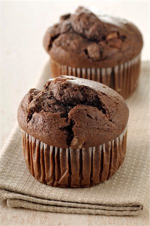 simsearch:652-03801720,k - Muffins au chocolat Photographie de stock - Premium Libres de Droits, Code: 652-05806753