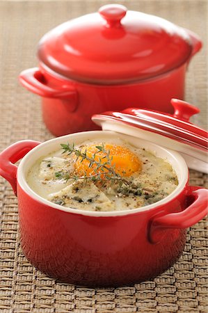 roquefort - Coddled egg with roquefort Foto de stock - Sin royalties Premium, Código: 652-05806776