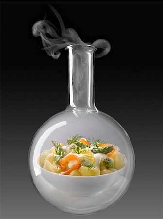 simsearch:652-03803238,k - Pasta with asparagus and salmon in a glass chemical testing bottle Foto de stock - Sin royalties Premium, Código: 652-05806832