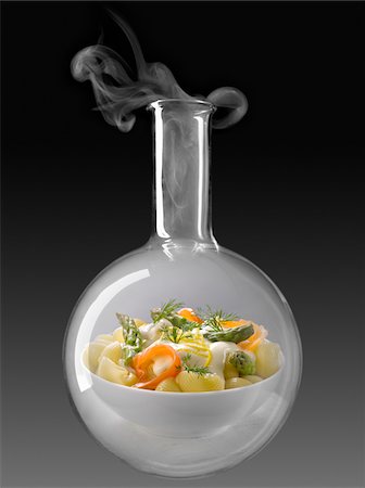 simsearch:652-03804150,k - Pasta with asparagus and salmon in a glass chemical testing bottle Foto de stock - Sin royalties Premium, Código: 652-05806832