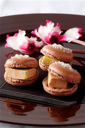 simsearch:652-03800771,k - Macarons de foie gras Photographie de stock - Premium Libres de Droits, Code: 652-05806880