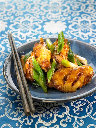 Chicken wing with onion,ginger and coca-cola sauce Foto de stock - Sin royalties Premium, Código: 652-05806904