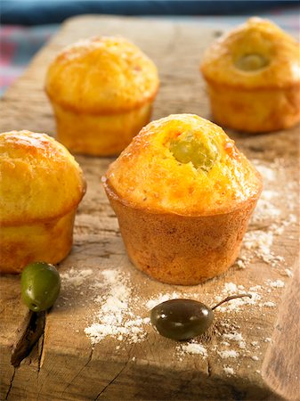 simsearch:652-05807382,k - Olive and bacon muffins Foto de stock - Sin royalties Premium, Código: 652-05806917