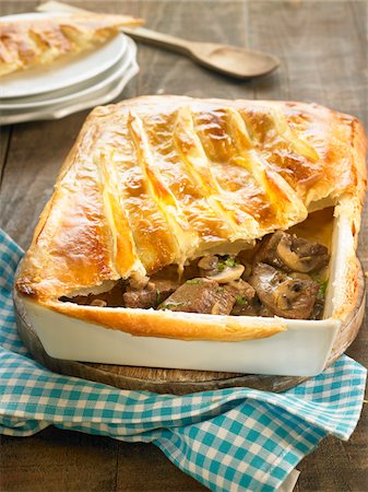 french gourmet - Veal and mushroom pie Stock Photo - Premium Royalty-Free, Code: 652-05806918