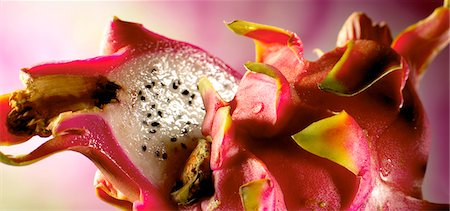 simsearch:652-05807030,k - Sliced pitahaya Foto de stock - Sin royalties Premium, Código: 652-05807033