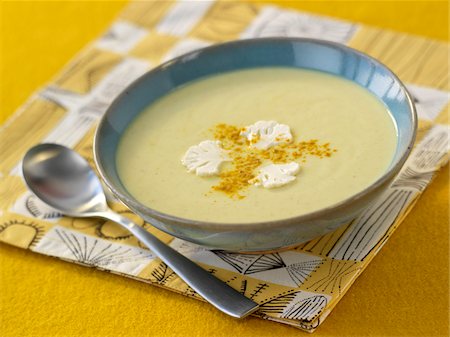 simsearch:652-03802467,k - Cream of cauliflower soup Foto de stock - Sin royalties Premium, Código: 652-05807090