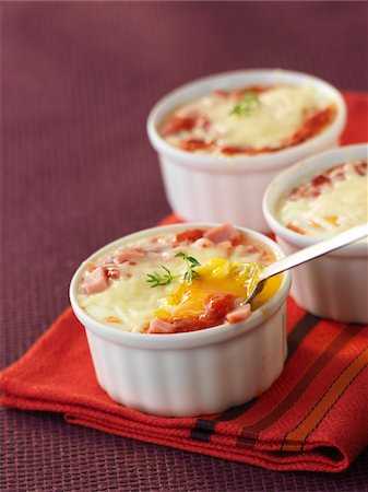 simsearch:652-05809474,k - Coddled eggs with ham Foto de stock - Sin royalties Premium, Código: 652-05807105