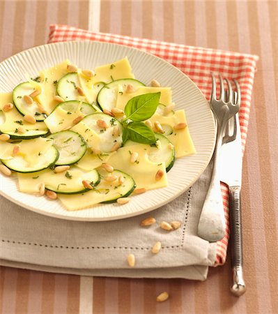 simsearch:652-03801757,k - Carpaccio de courgettes au gruyère et noix de pin Photographie de stock - Premium Libres de Droits, Code: 652-05807205