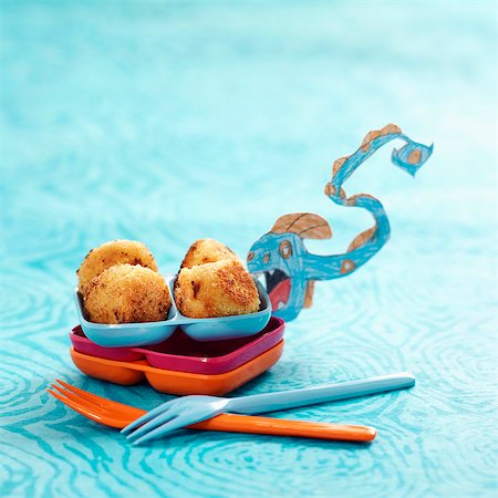 simsearch:652-05806682,k - Cheese croquettes Foto de stock - Sin royalties Premium, Código: 652-05807216