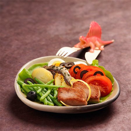 simsearch:652-05807371,k - Salade niçoise with pan-fried tuna Foto de stock - Sin royalties Premium, Código: 652-05807223