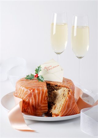 simsearch:652-05807371,k - Smoked salmon savoury Christmas cake Foto de stock - Sin royalties Premium, Código: 652-05807283