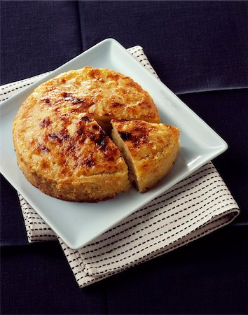 simsearch:652-03801853,k - Kouign patatez Stock Photo - Premium Royalty-Free, Code: 652-05807330