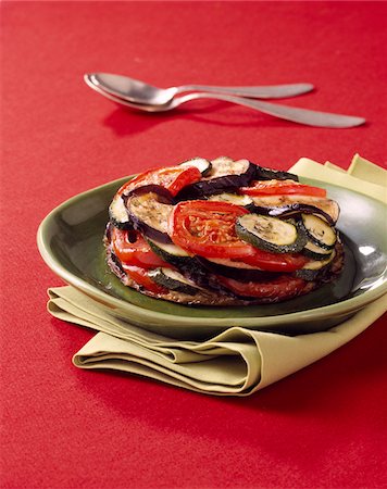 simsearch:652-06818786,k - Vegetable Tian Foto de stock - Sin royalties Premium, Código: 652-05807376
