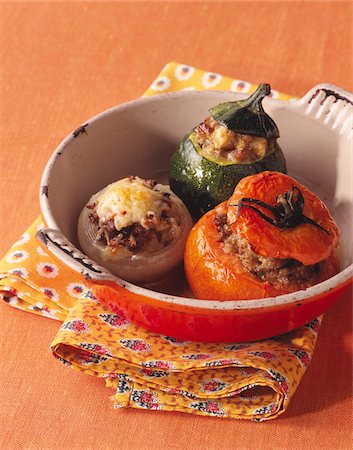 simsearch:652-05807371,k - Stuffed vegetables Foto de stock - Sin royalties Premium, Código: 652-05807370