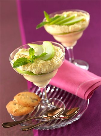 simsearch:652-05807088,k - Green apple mousse Foto de stock - Sin royalties Premium, Código: 652-05807388