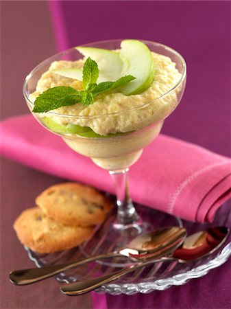 simsearch:652-05807088,k - Green apple mousse Foto de stock - Sin royalties Premium, Código: 652-05807389
