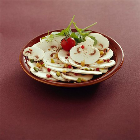 simsearch:652-05807686,k - Button mushroom carpaccio with red pepper Foto de stock - Sin royalties Premium, Código: 652-05807437