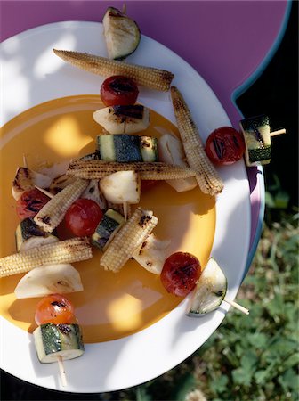simsearch:652-05807192,k - Brochettes de légumes Photographie de stock - Premium Libres de Droits, Code: 652-05807463