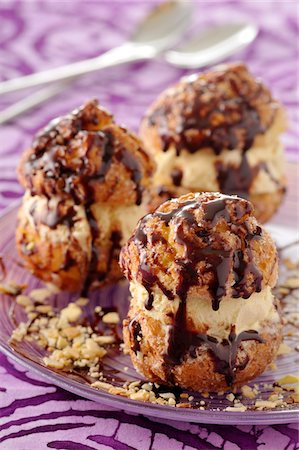 simsearch:652-05808954,k - Profiteroles Stock Photo - Premium Royalty-Free, Code: 652-05807586